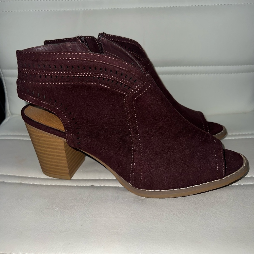 Sonoma maroon  suede sandals
